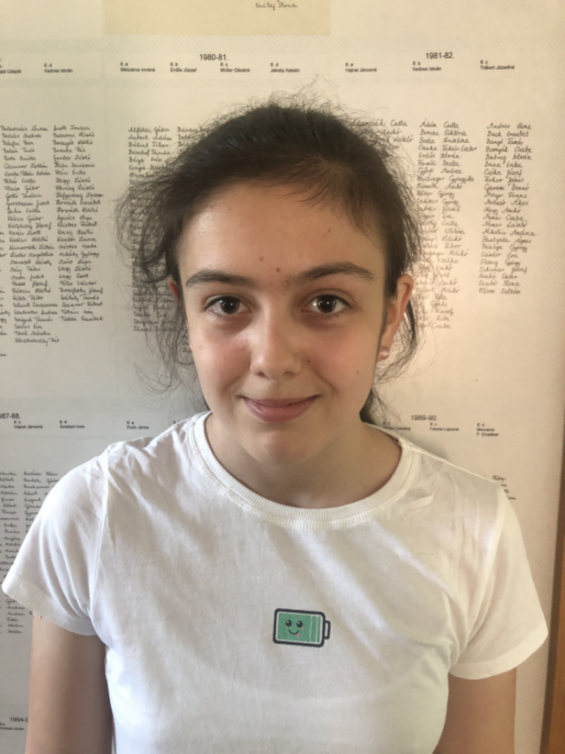 Vörös Virág Lili.png